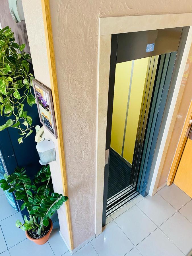 Hostal L'Anfora Денія Екстер'єр фото