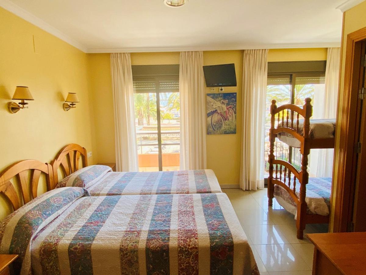 Hostal L'Anfora Денія Екстер'єр фото