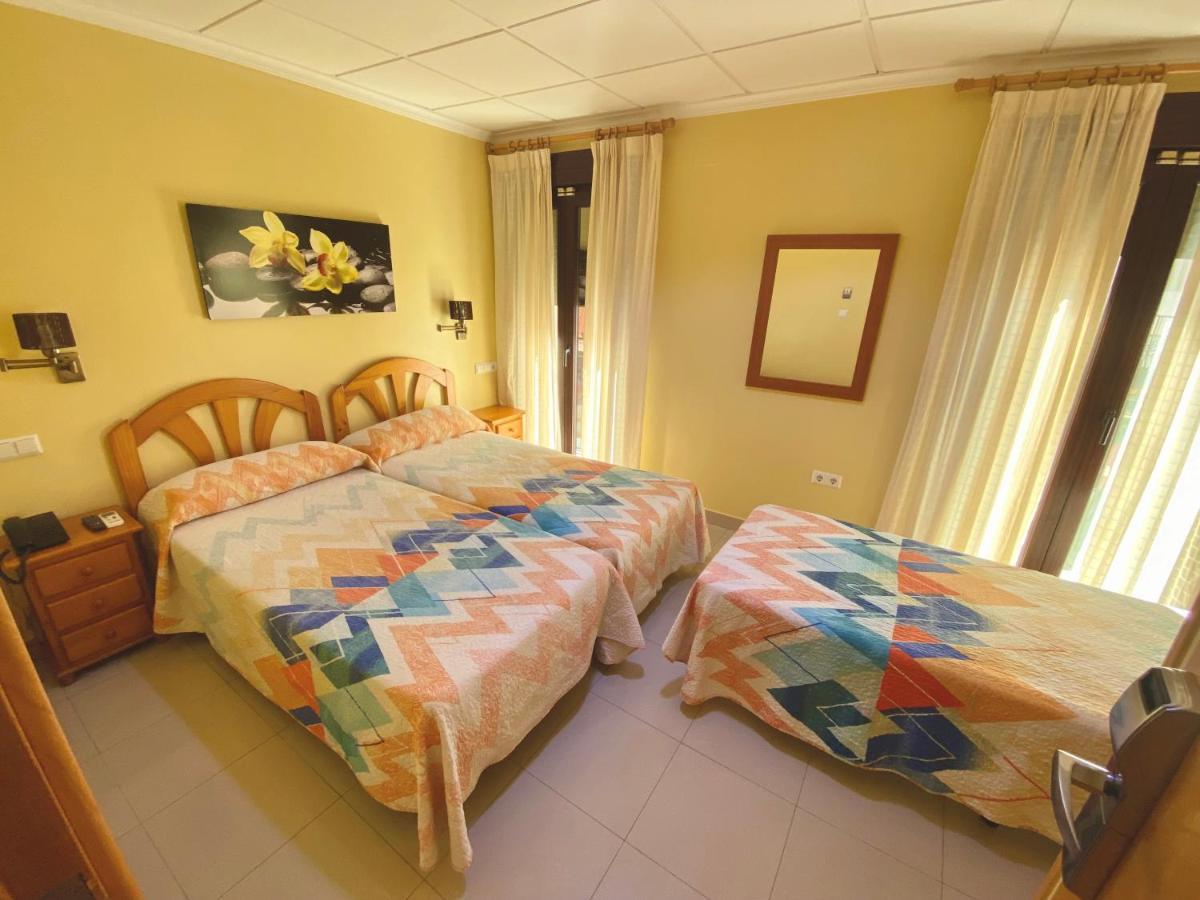 Hostal L'Anfora Денія Екстер'єр фото
