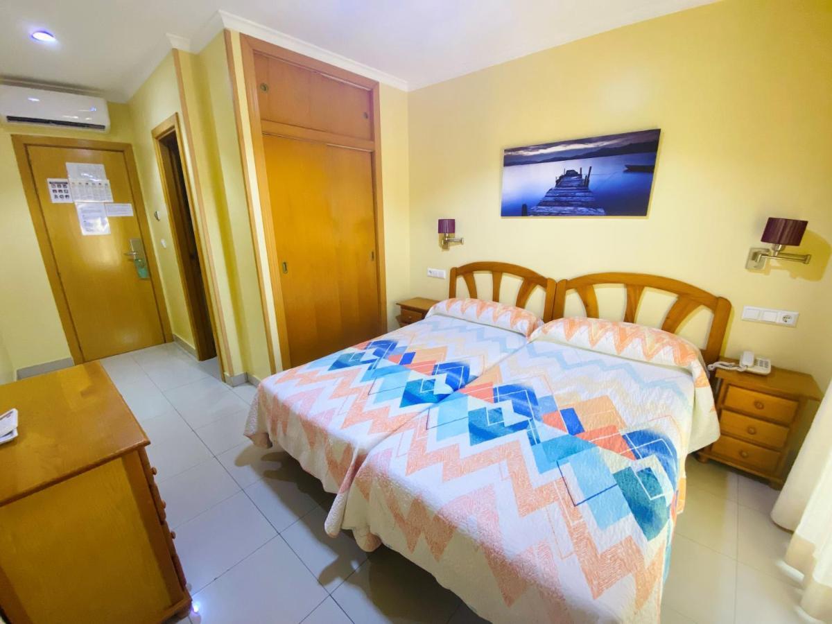 Hostal L'Anfora Денія Екстер'єр фото