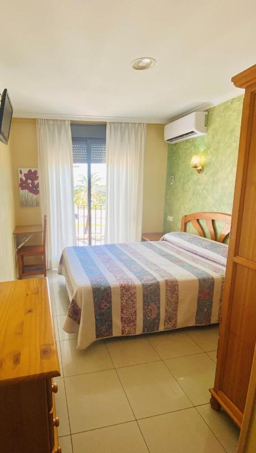 Hostal L'Anfora Денія Екстер'єр фото