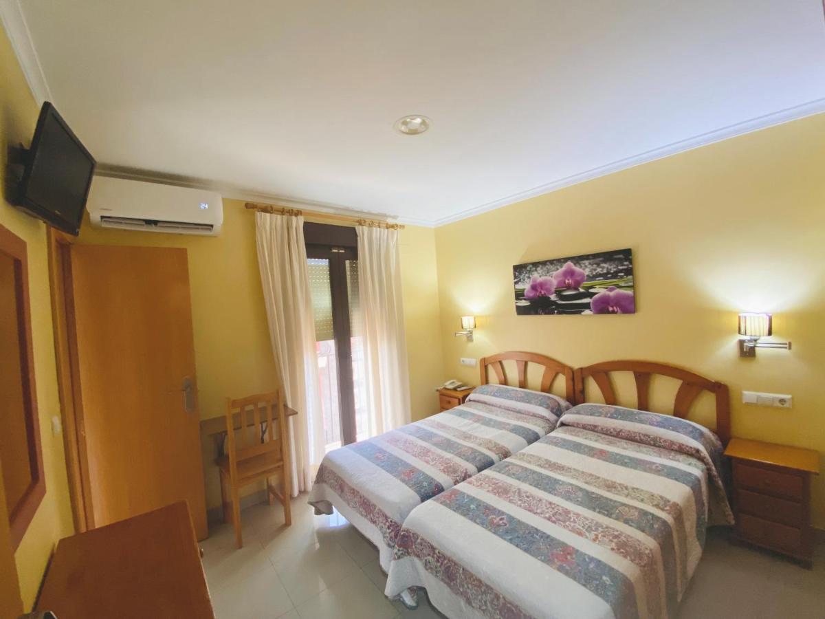 Hostal L'Anfora Денія Екстер'єр фото
