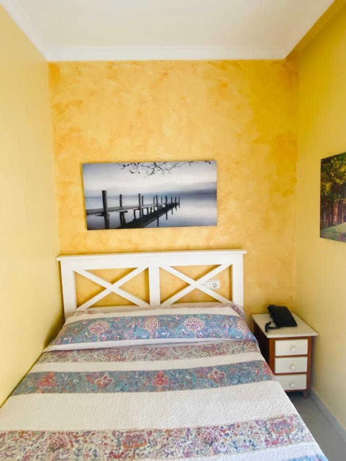 Hostal L'Anfora Денія Екстер'єр фото