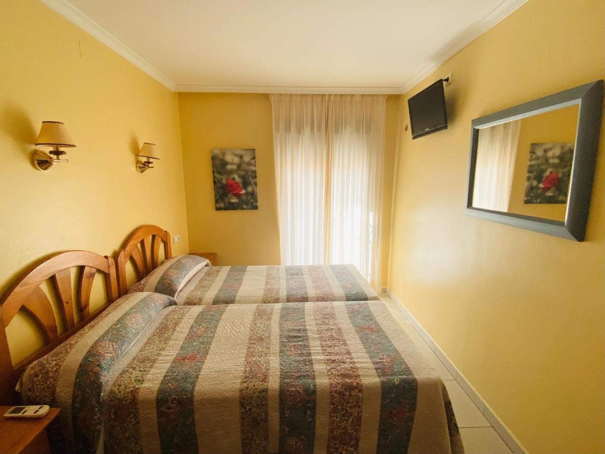 Hostal L'Anfora Денія Екстер'єр фото